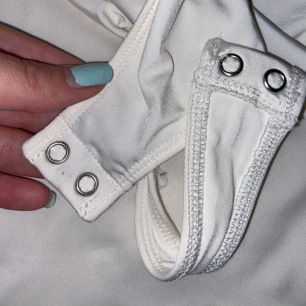 WHITE Express Body Contour Ruched V-Neck Bodysuit 🪶 - Picture 7 of 10